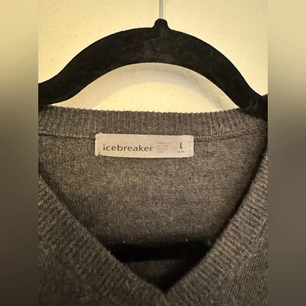 Icebreaker Mens 100% Wool V Neck Sweater Size Large Heather Gray EUC